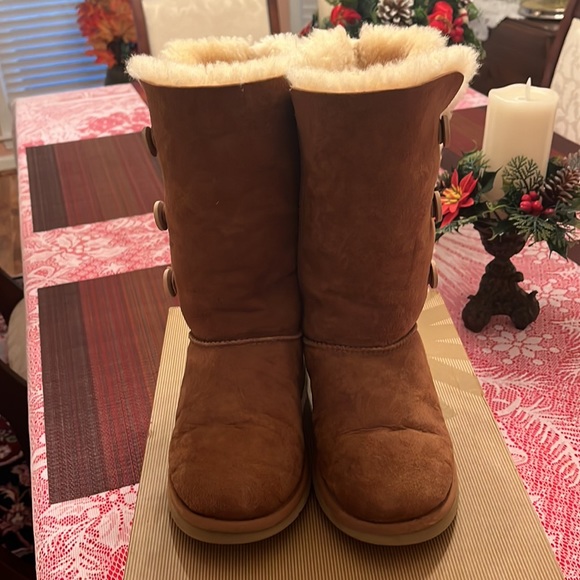 GREAT CONDITION UGGS! - Picture 5 of 5